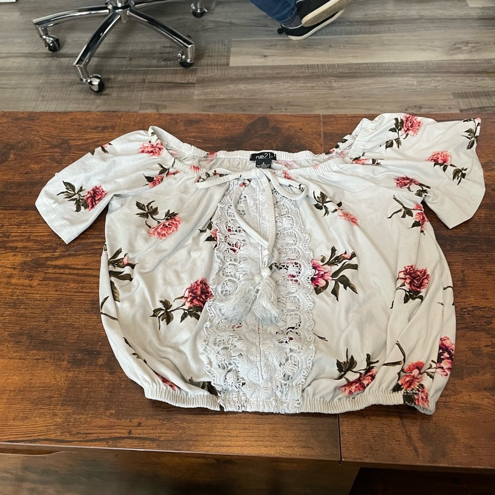 Floral Off-Shoulder cropped Top
